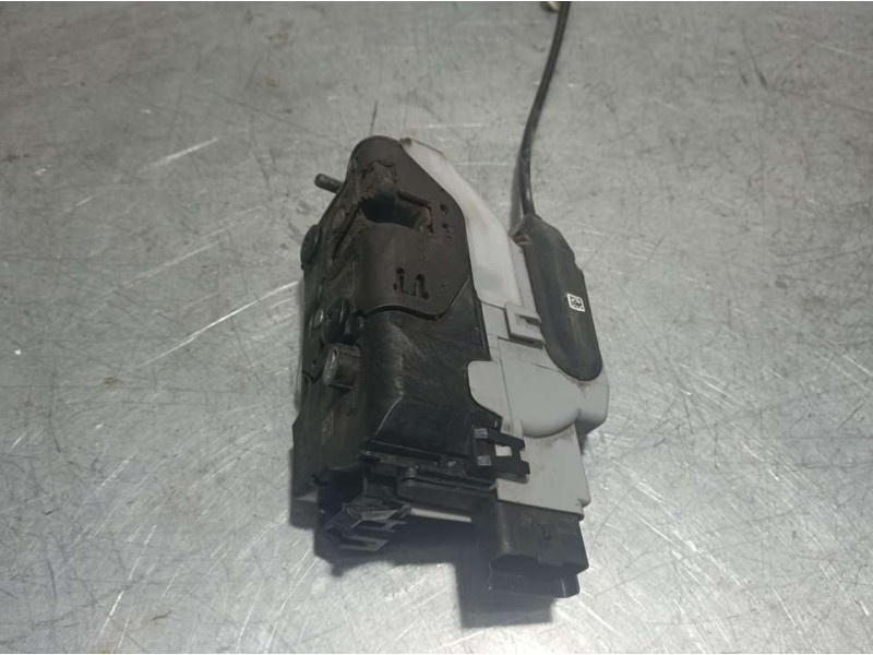Recambio de cerradura puerta corredera izquierda para citroën berlingo 100 años m referencia OEM IAM 243586 16943546 ELECTRICA