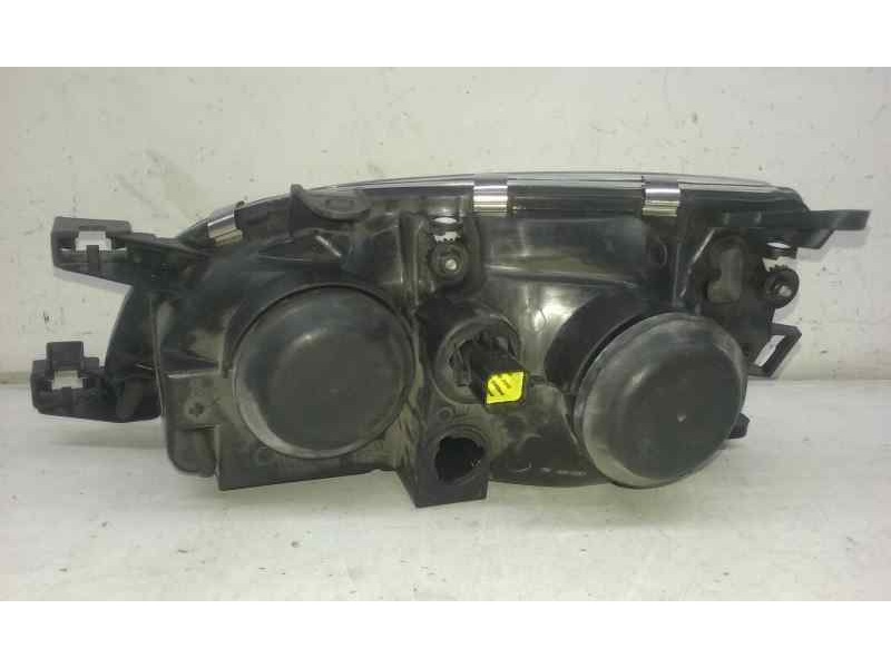 Recambio de faro derecho para toyota avensis berlina (t 22) referencia OEM IAM   