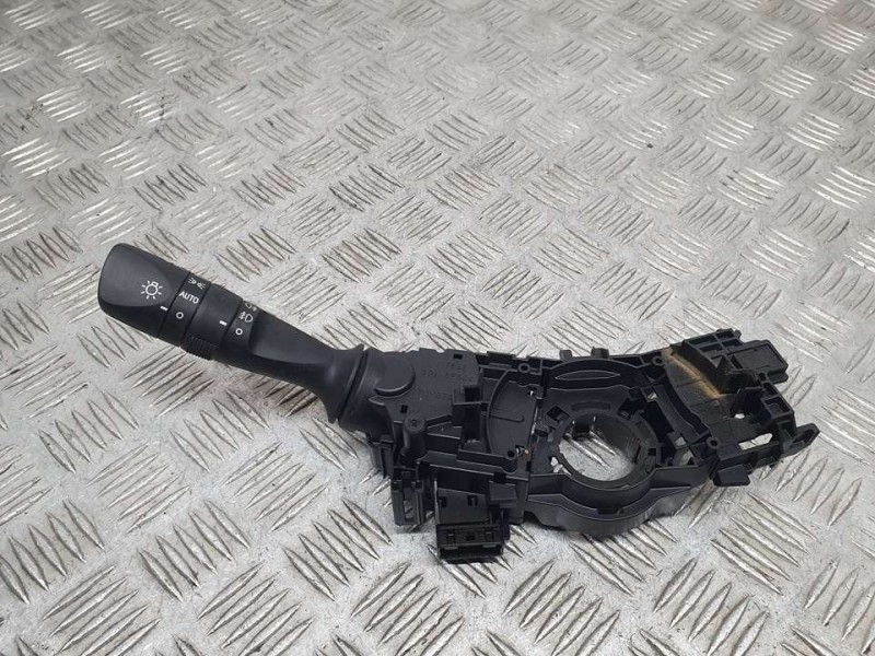 Recambio de mando luces para toyota auris active referencia OEM IAM 0272017F852  