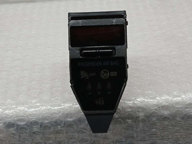 Recambio de mando multifuncion para toyota auris hybrid business referencia OEM IAM 8391002200 709084A RELOJ DIGITAL Y PANTALLA 