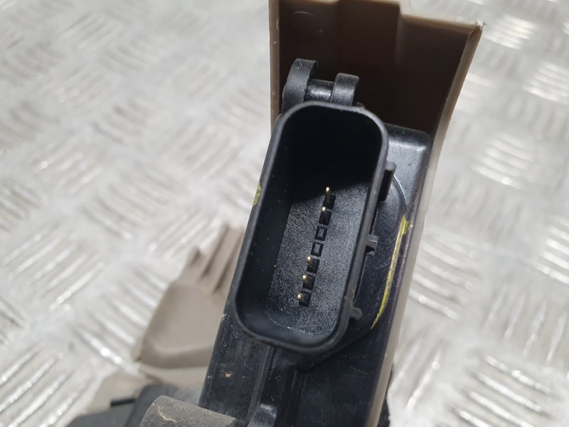 Recambio de cerradura puerta delantera derecha para kia xceed drive referencia OEM IAM 81320J7000  5 PINES