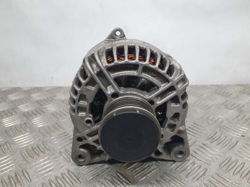 Recambio de alternador para nissan qashqai (j10) acenta referencia OEM IAM 8200728292A 0124525140 BOSCH