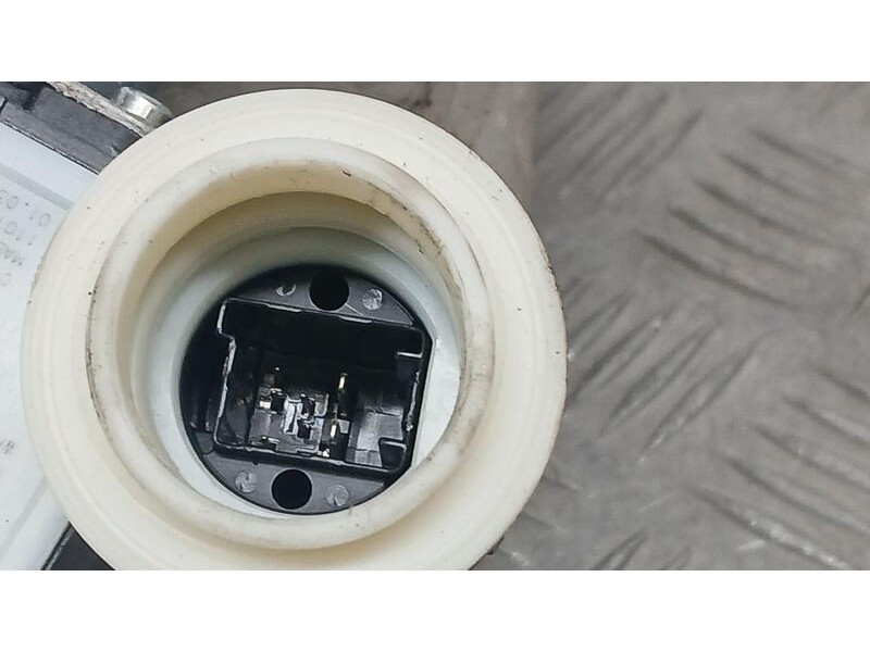 Recambio de elevalunas delantero izquierdo para toyota corolla (e21) hybrid active referencia OEM IAM 6982002801 ELECTRICO 7 PIN