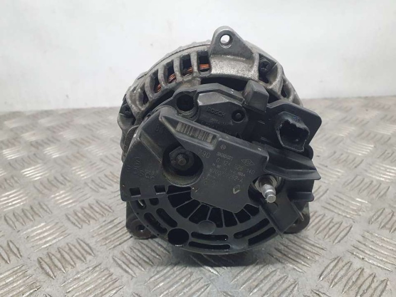 Recambio de alternador para nissan qashqai (j10) acenta referencia OEM IAM 8200728292A 0124525140 BOSCH
