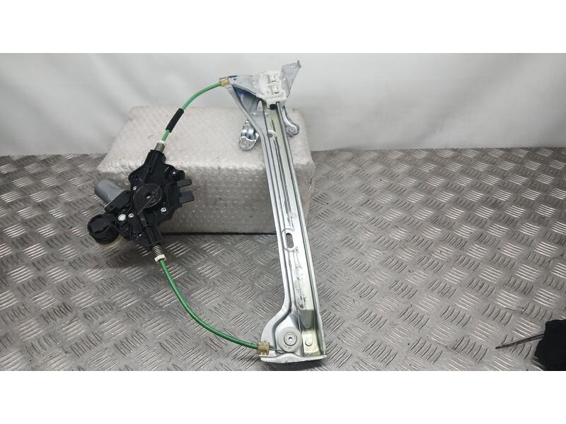 Recambio de elevalunas delantero izquierdo para toyota corolla (e21) hybrid active referencia OEM IAM 6982002801 ELECTRICO 7 PIN