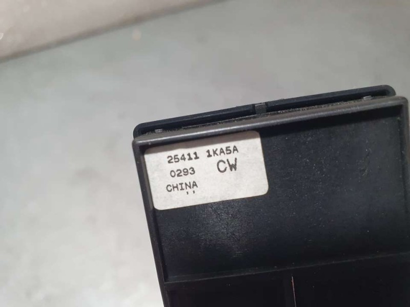 Recambio de mando elevalunas delantero derecho para nissan juke (f15) acenta referencia OEM IAM 254111KA5A  