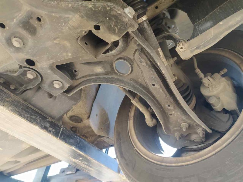 Recambio de brazo suspension inferior delantero izquierdo para skoda fabia ambition referencia OEM IAM 6R0407151F  