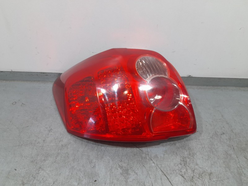 Recambio de piloto trasero izquierdo para toyota auris (_e15_) 1.4 d-4d (nde150_) referencia OEM IAM 8156102380  