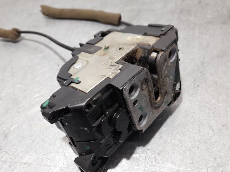 Recambio de cerradura puerta delantera derecha para renault master kasten l2h2 hka 3,5t doble cabina referencia OEM IAM SIN REF 