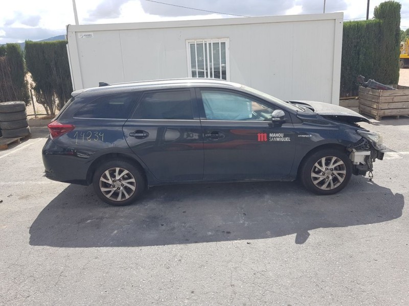 toyota auris touring sports (e18) del año 2018