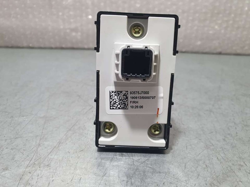 Recambio de mando elevalunas delantero derecho para kia xceed drive referencia OEM IAM 93575J7000  