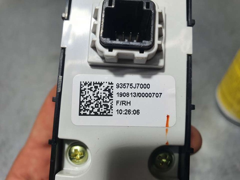 Recambio de mando elevalunas delantero derecho para kia xceed drive referencia OEM IAM 93575J7000  