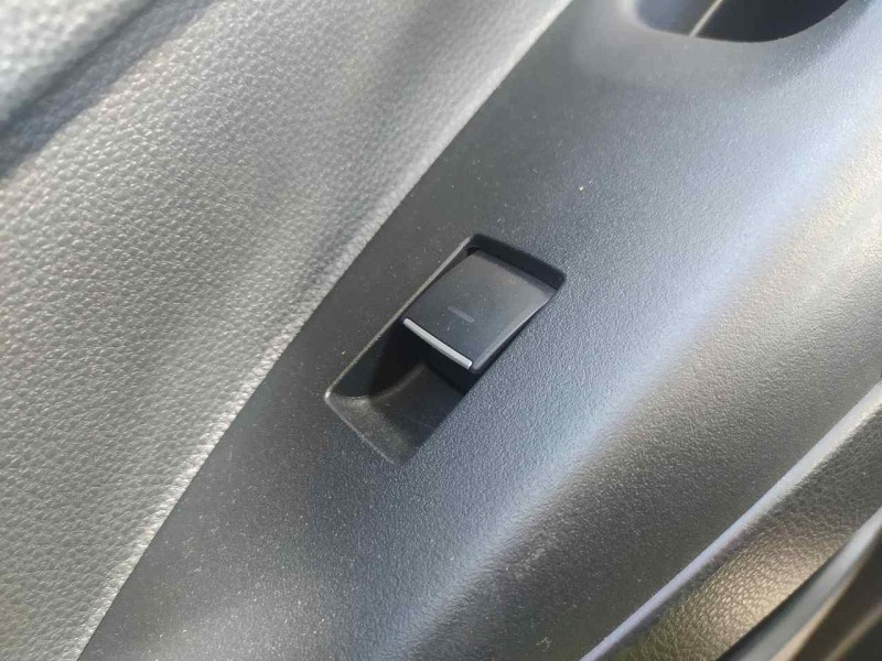 Recambio de mando elevalunas trasero derecho para toyota corolla (e21) hybrid active referencia OEM IAM 8481002240  