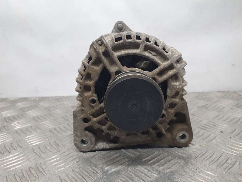 Recambio de alternador para renault clio iii rip curl referencia OEM IAM 8200390675 0124425037 BOSCH