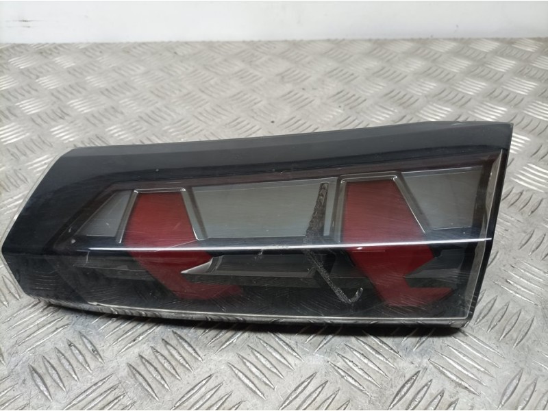 Recambio de piloto trasero derecho para peugeot 2008 (p1) allure referencia OEM IAM 9825957180  INTERIOR LED