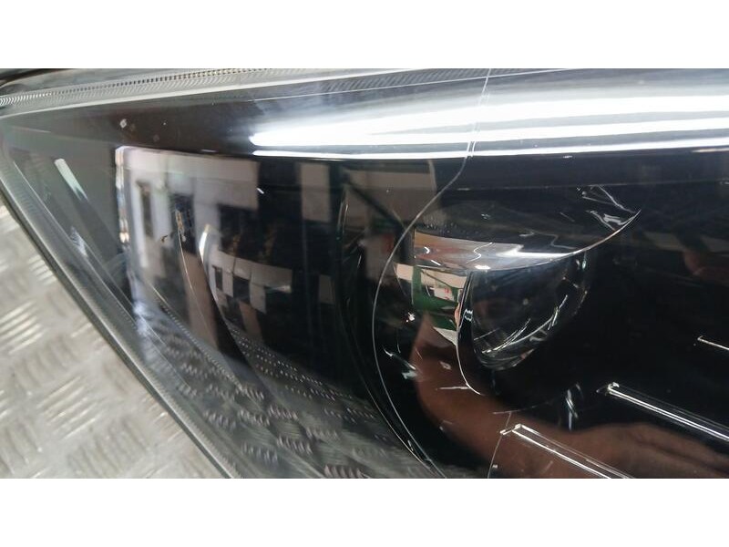 Recambio de faro derecho para skoda fabia ambition referencia OEM IAM 6V1941016B ROZADO HELLA 1EL01182422