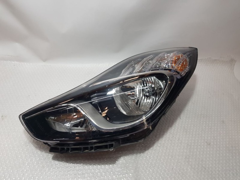Recambio de faro izquierdo para hyundai ix20 gls style referencia OEM IAM 921011K000  POCO ROZADO