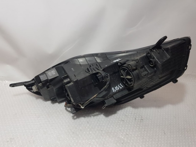 Recambio de faro izquierdo para hyundai ix20 gls style referencia OEM IAM 921011K000  POCO ROZADO