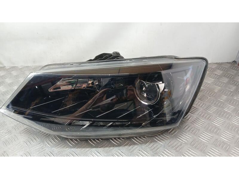 Recambio de faro izquierdo para skoda fabia ambition referencia OEM IAM 6V1941015B HELLA 1EL01182421