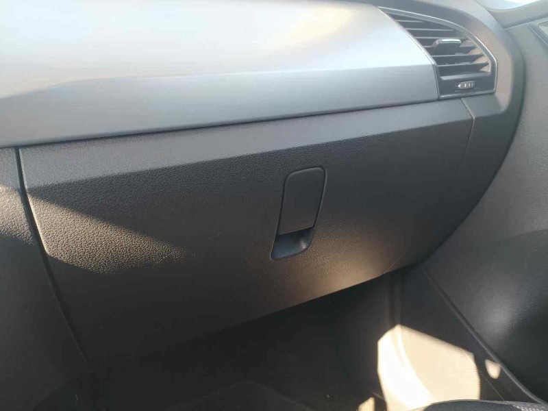 Recambio de guantera para skoda fabia ambition referencia OEM IAM 6V1857097N  