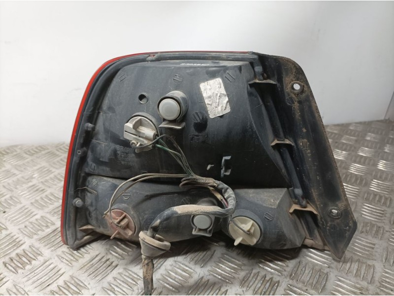 Recambio de piloto trasero derecho para hyundai accent (lc) gl 5p referencia OEM IAM 9240225220  