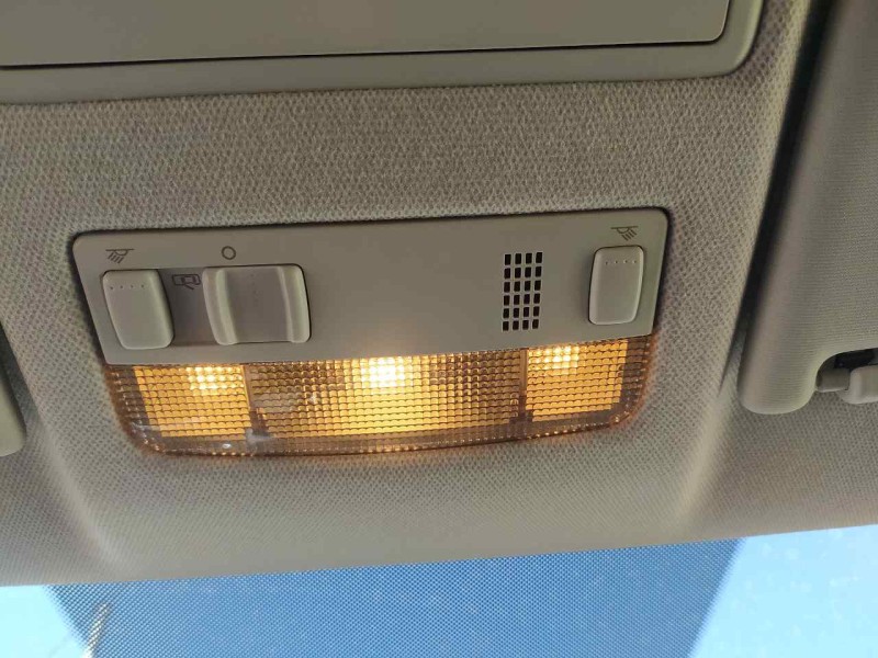 Recambio de luz interior para skoda fabia ambition referencia OEM IAM 3B0947105C  