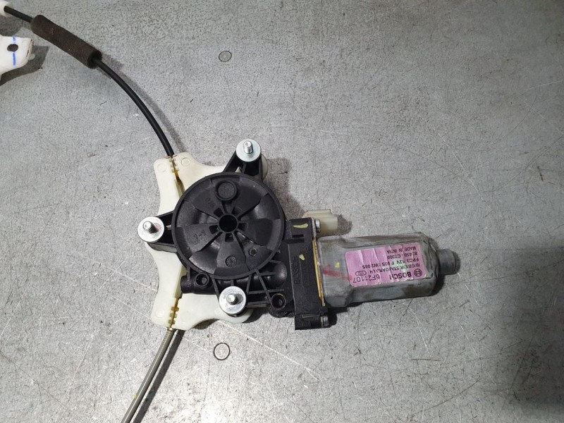 Recambio de elevalunas delantero izquierdo para hyundai i20 tecno referencia OEM IAM 82450C7000 F00S1W2085 BOSCH ELECTRICO 2 PIN