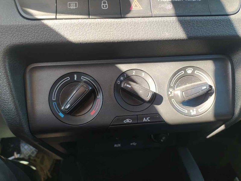 Recambio de mando calefaccion / aire acondicionado para skoda fabia ambition referencia OEM IAM 6V0820045C  