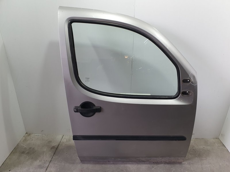 Recambio de puerta delantera derecha para fiat doblo cargo (223) 1.9 jtd sx furg. panorama referencia OEM IAM 51847704  TOCADA