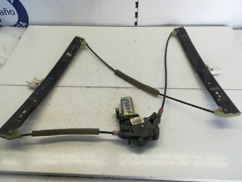 Recambio de elevalunas delantero derecho para ford fiesta (cbk) ambiente referencia OEM IAM 1567725 2 PINS ELECTIRCO