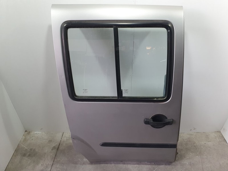 Recambio de puerta lateral corredera derecha para fiat doblo cargo (223) 1.9 jtd sx furg. panorama referencia OEM IAM 51847628  