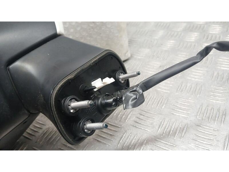 Recambio de retrovisor izquierdo para toyota corolla (e21) hybrid active referencia OEM IAM 8794002L30 ELECTRICO 8 CABLES 