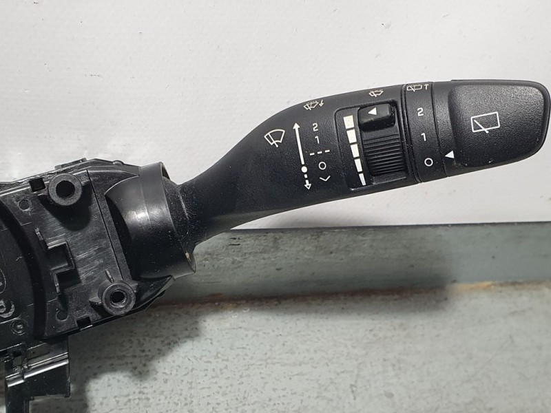 Recambio de mando luces y limpia para hyundai i20 tecno referencia OEM IAM 934101J200  934101J200 LUCES  934201J110 LIMPIA