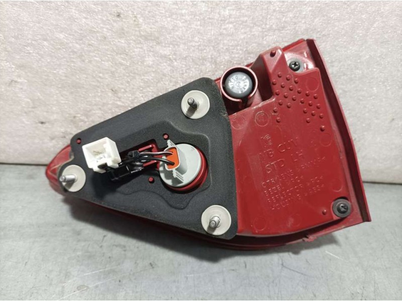 Recambio de piloto trasero izquierdo para kia stonic (ybcuv) tech referencia OEM IAM 92403H8400  INTERIOR