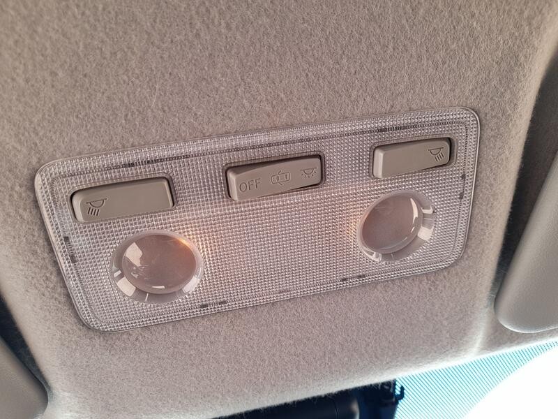 Recambio de luz interior para toyota yaris (_p13_) 1.5 hybrid (nhp130_) referencia OEM IAM 812600D070B0  