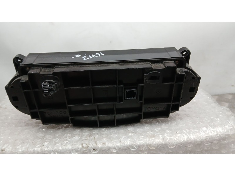 Recambio de mando climatizador para toyota yaris (_p13_) 1.5 hybrid (nhp130_) referencia OEM IAM 559000D800  