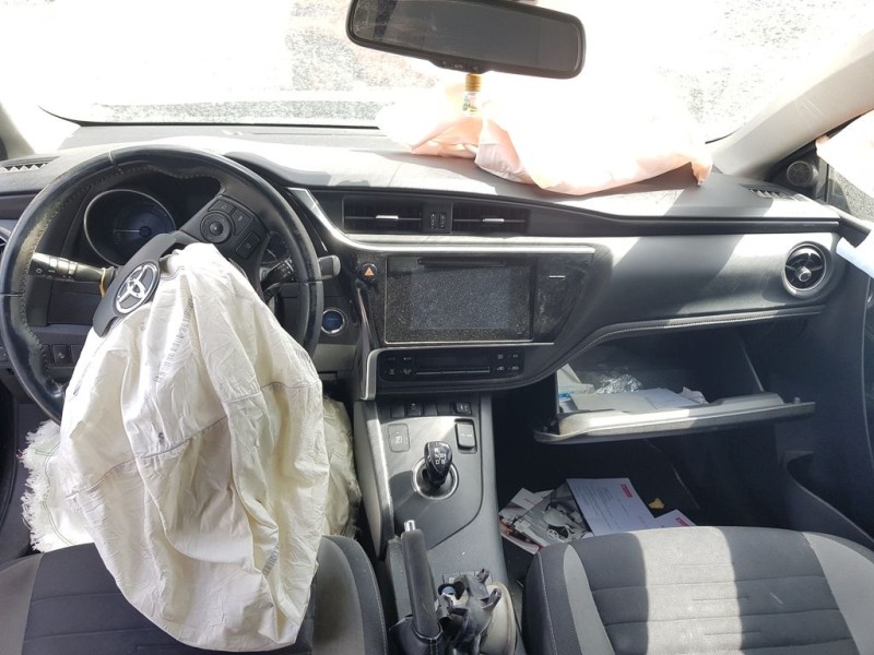 toyota auris touring sports (e18) del año 2018