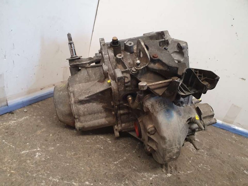 Recambio de caja cambios para citroën berlingo station wagon xtr plus referencia OEM IAM 20DP33  5VELOCIDADES