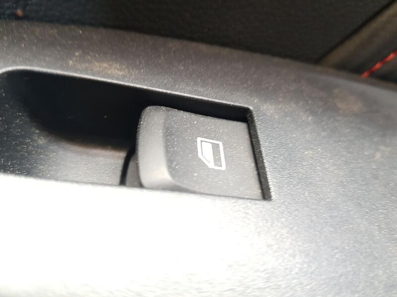 Recambio de mando elevalunas trasero derecho para mg zs suv (azs1) 1.5 vti referencia OEM IAM 10470993  