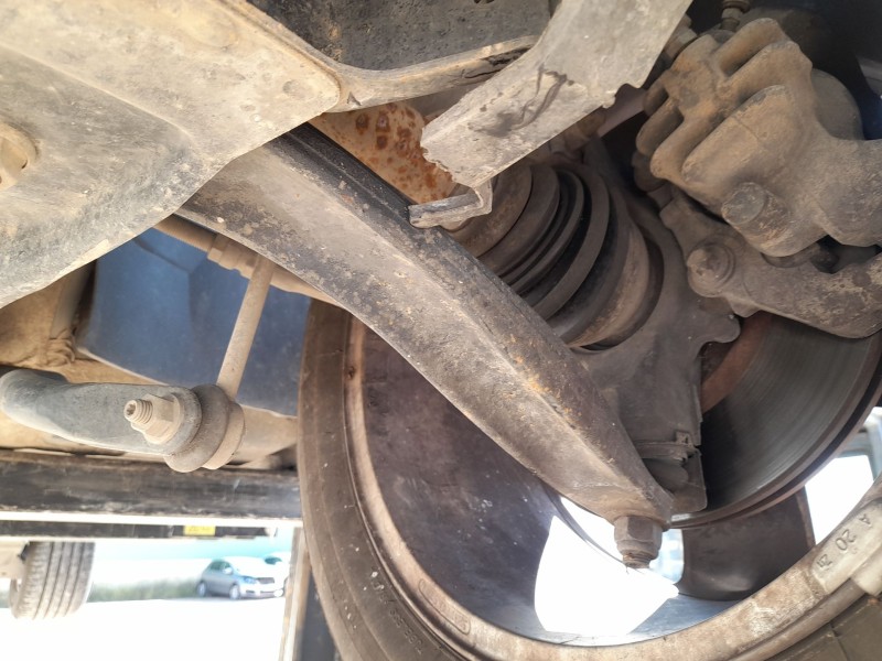 Recambio de brazo suspension inferior delantero izquierdo para peugeot partner tepee 1.6 hdi referencia OEM IAM 1643188580  