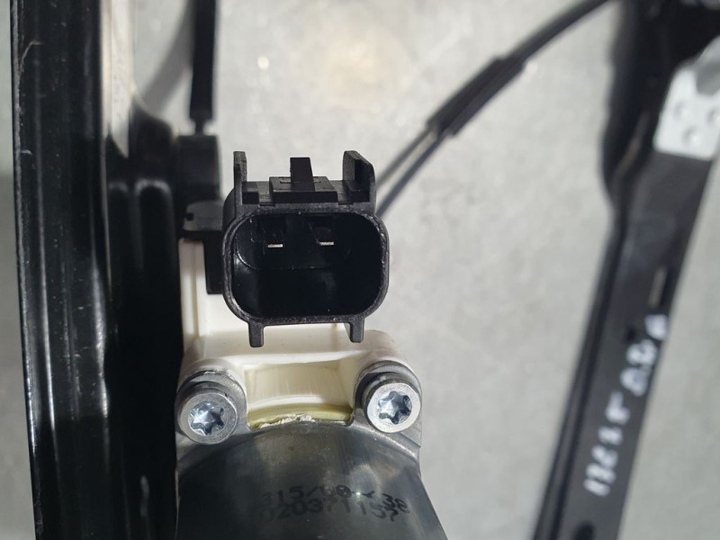 Recambio de elevalunas delantero izquierdo para ford focus lim. trend referencia OEM IAM CM51A23201AF  ELECTRICO 2 PINS