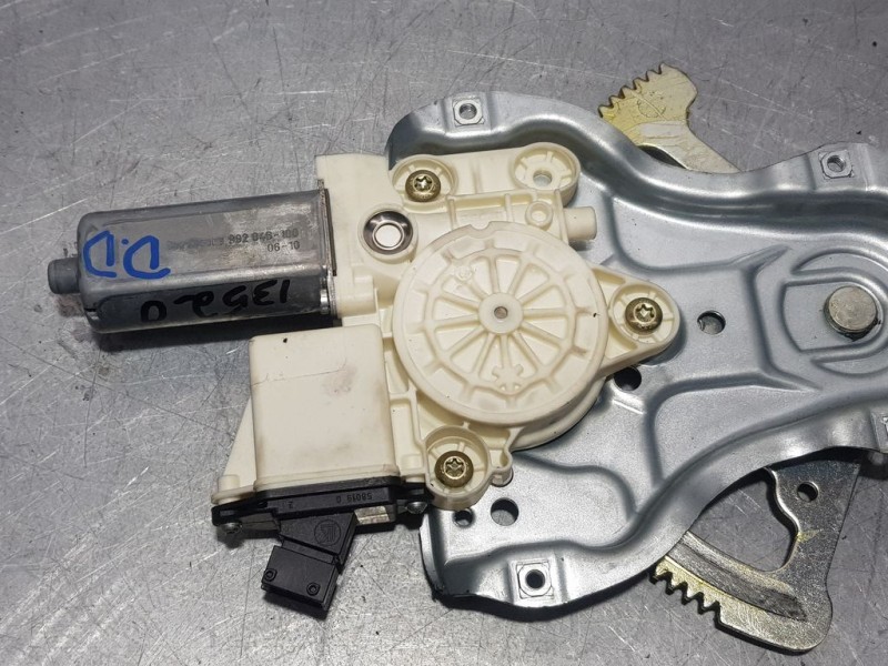 Recambio de elevalunas delantero derecho para toyota corolla (e12) 1.6 sol berlina 3/5 referencia OEM IAM 6981002130  ELECTRICO 