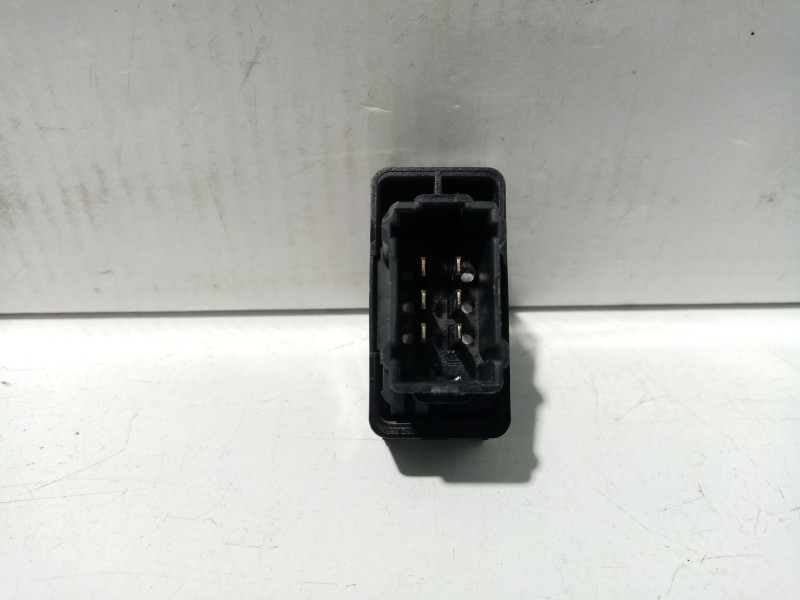 Recambio de mando elevalunas delantero izquierdo para citroën berlingo station wagon xtr plus referencia OEM IAM 6490HQ  