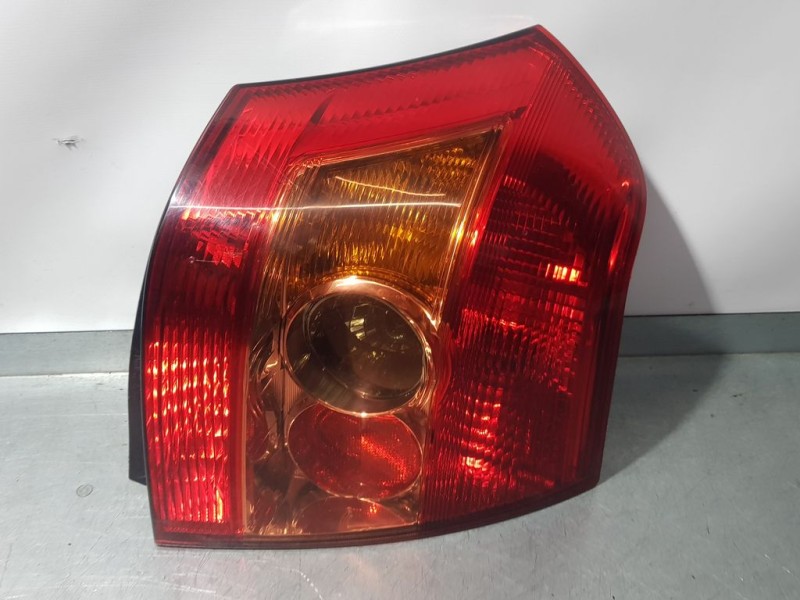 Recambio de piloto trasero derecho para toyota corolla (e12) 1.6 sol berlina 3/5 referencia OEM IAM 8155102300  