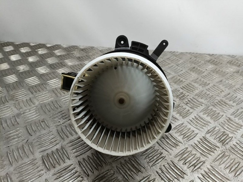 Recambio de motor calefaccion para peugeot 3008 allure referencia OEM IAM 5P132000408574  DENSO