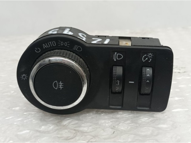 Recambio de mando luces para opel insignia berlina selective referencia OEM IAM 13268704  