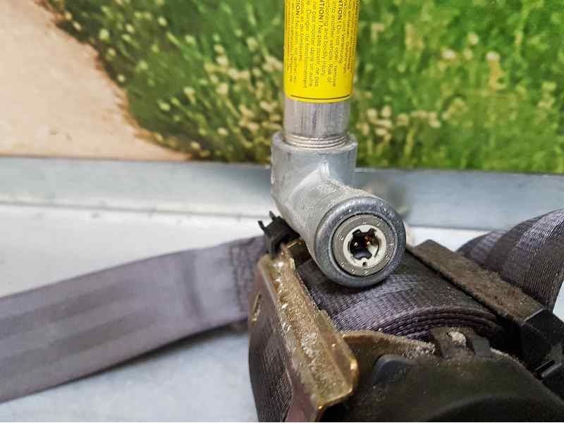 Recambio de pretensor airbag derecho para audi a4 berlina (b5) 1.9 tdi referencia OEM IAM 8D0857706  