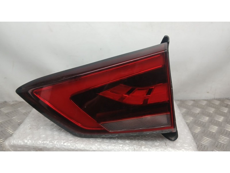 Recambio de piloto trasero derecho interior para mg zs suv (azs1) 1.5 vti referencia OEM IAM 10571684 A31005R0100 AC230421022