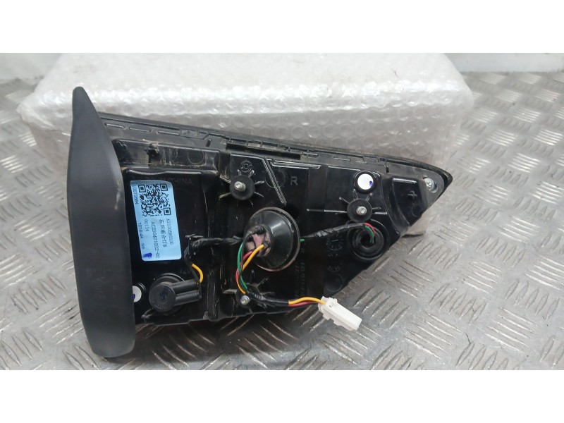 Recambio de piloto trasero derecho interior para mg zs suv (azs1) 1.5 vti referencia OEM IAM 10571684 A31005R0100 AC230421022