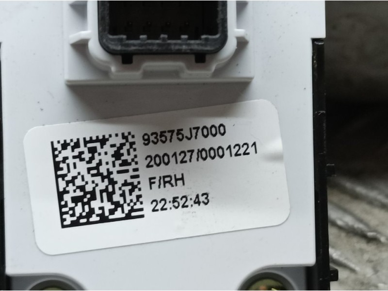 Recambio de mando elevalunas delantero derecho para kia ceed drive referencia OEM IAM 93575J7000  